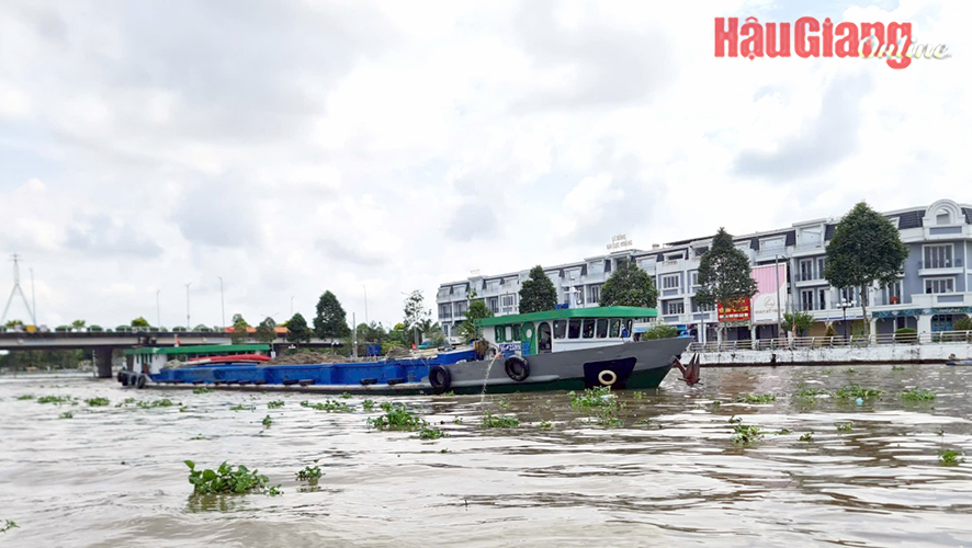 Triều cường vượt báo động III, ngành chức năng Hậu Giang cảnh báo ngập lụt diện rộng